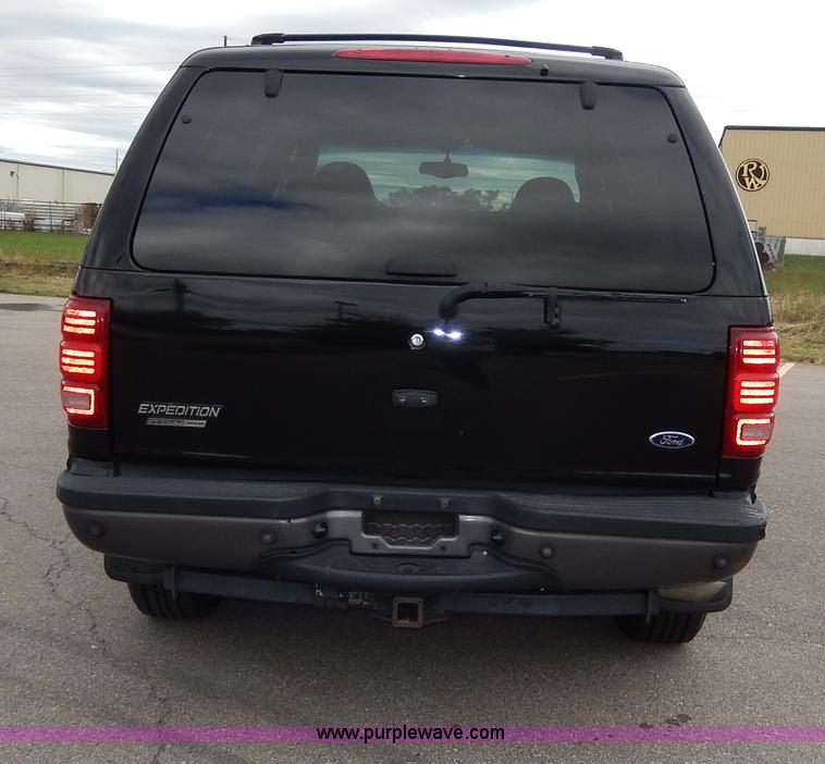 image for item I4256 2002 Ford Expedition XLT SUV