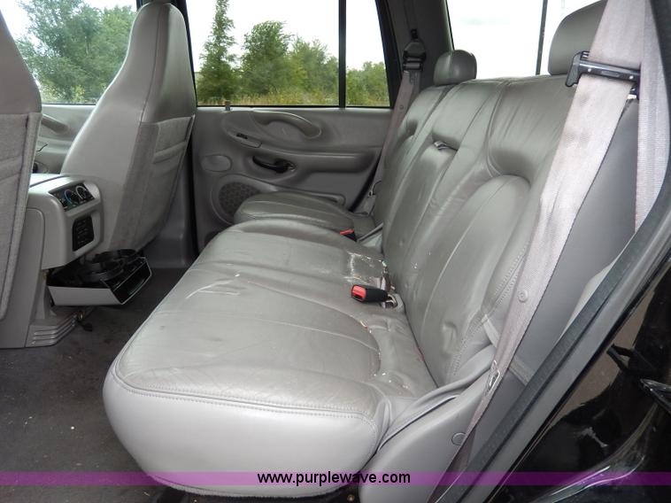 image for item I4256 2002 Ford Expedition XLT SUV