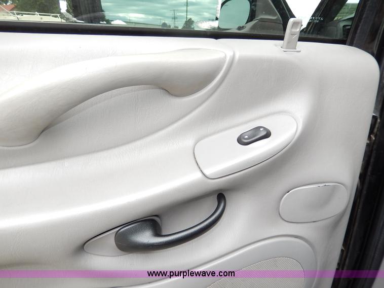 image for item I4256 2002 Ford Expedition XLT SUV