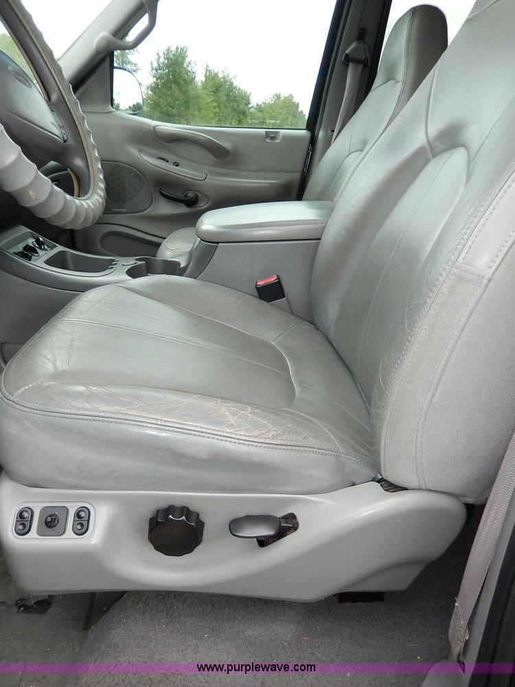 image for item I4256 2002 Ford Expedition XLT SUV