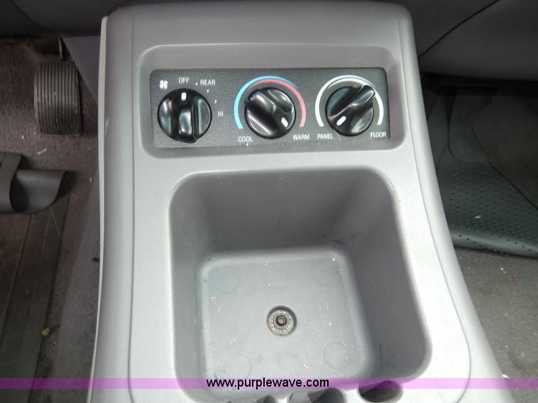 image for item I4256 2002 Ford Expedition XLT SUV