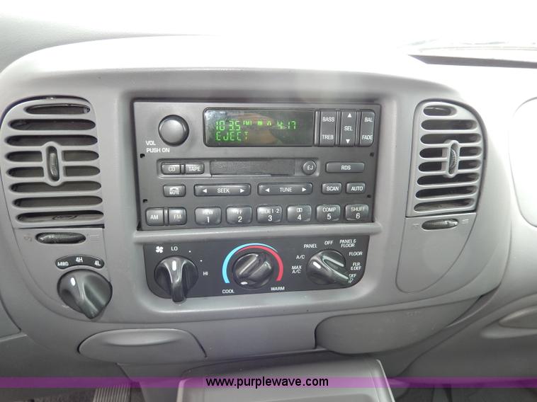 image for item I4256 2002 Ford Expedition XLT SUV