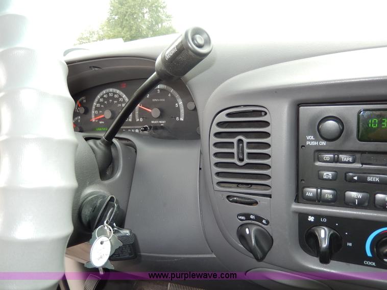 image for item I4256 2002 Ford Expedition XLT SUV