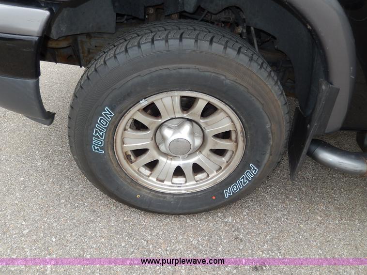 image for item I4256 2002 Ford Expedition XLT SUV