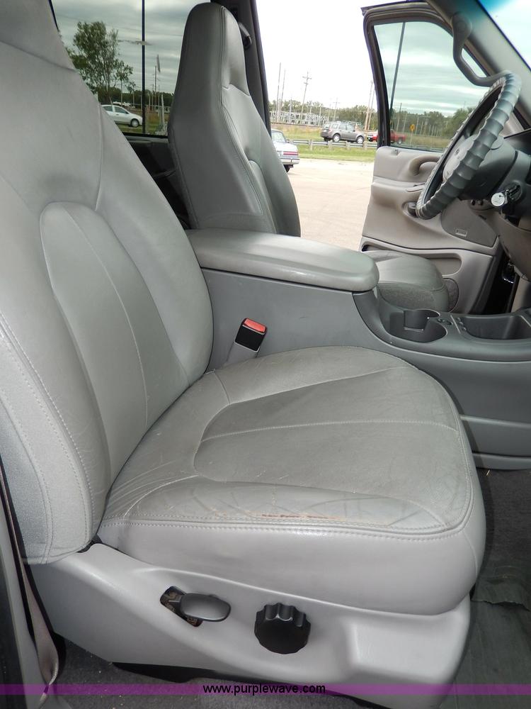 image for item I4256 2002 Ford Expedition XLT SUV