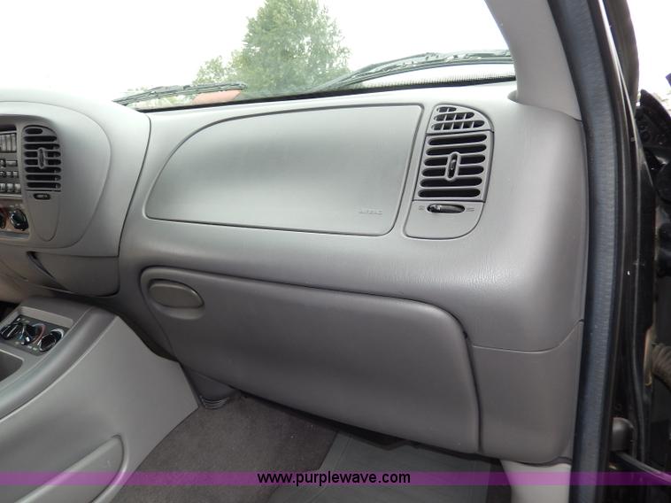 image for item I4256 2002 Ford Expedition XLT SUV