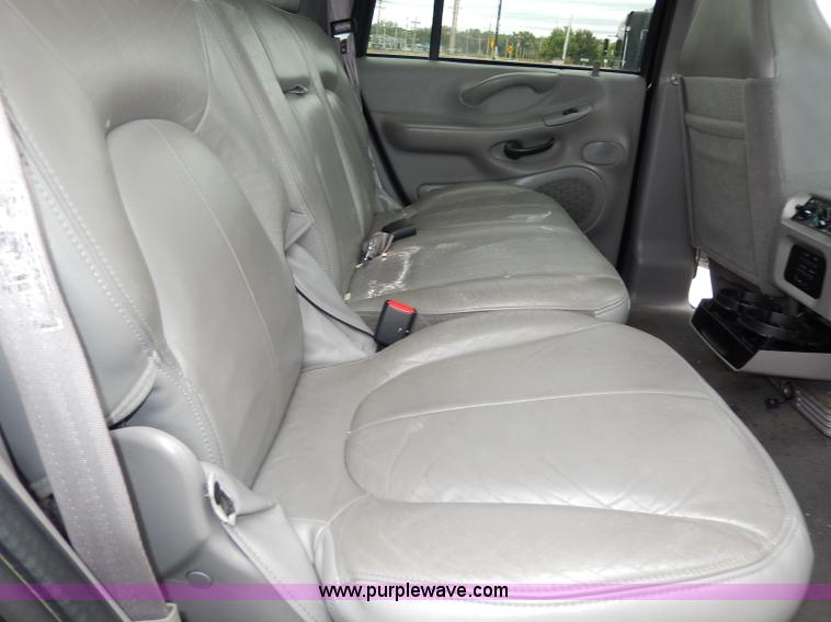 image for item I4256 2002 Ford Expedition XLT SUV