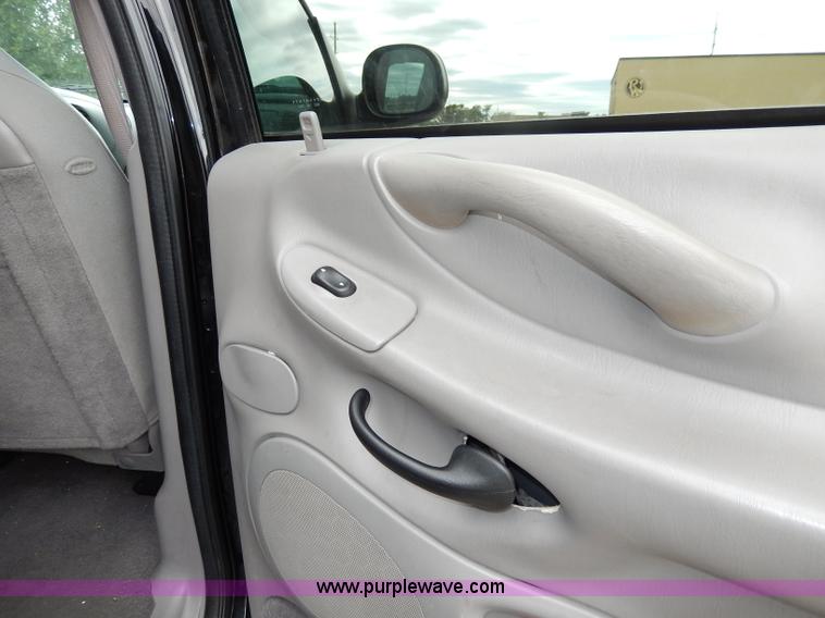 image for item I4256 2002 Ford Expedition XLT SUV