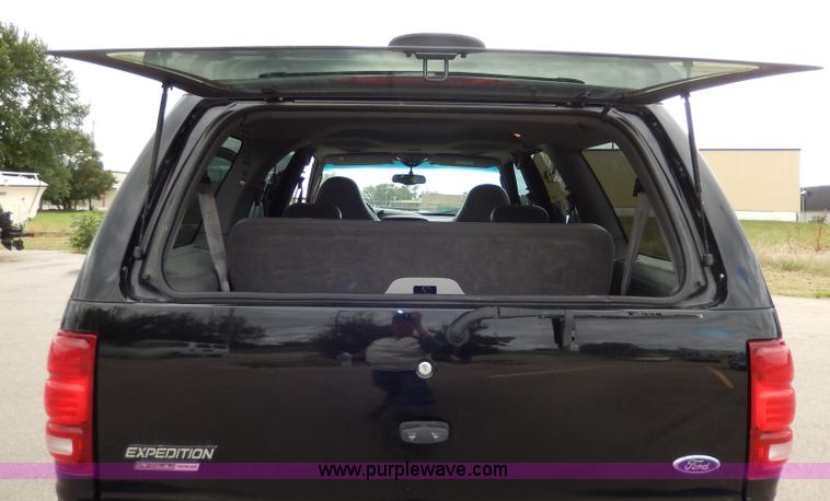 image for item I4256 2002 Ford Expedition XLT SUV