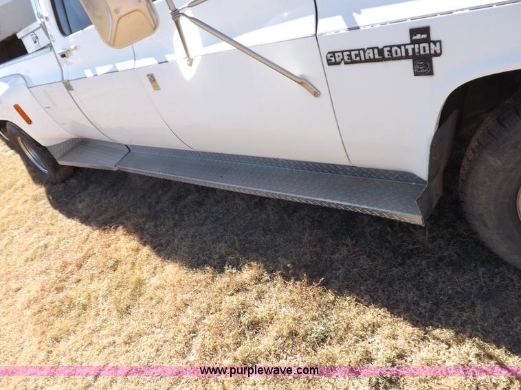 image for item I8355 1988 Chevrolet 3500 pickup truck