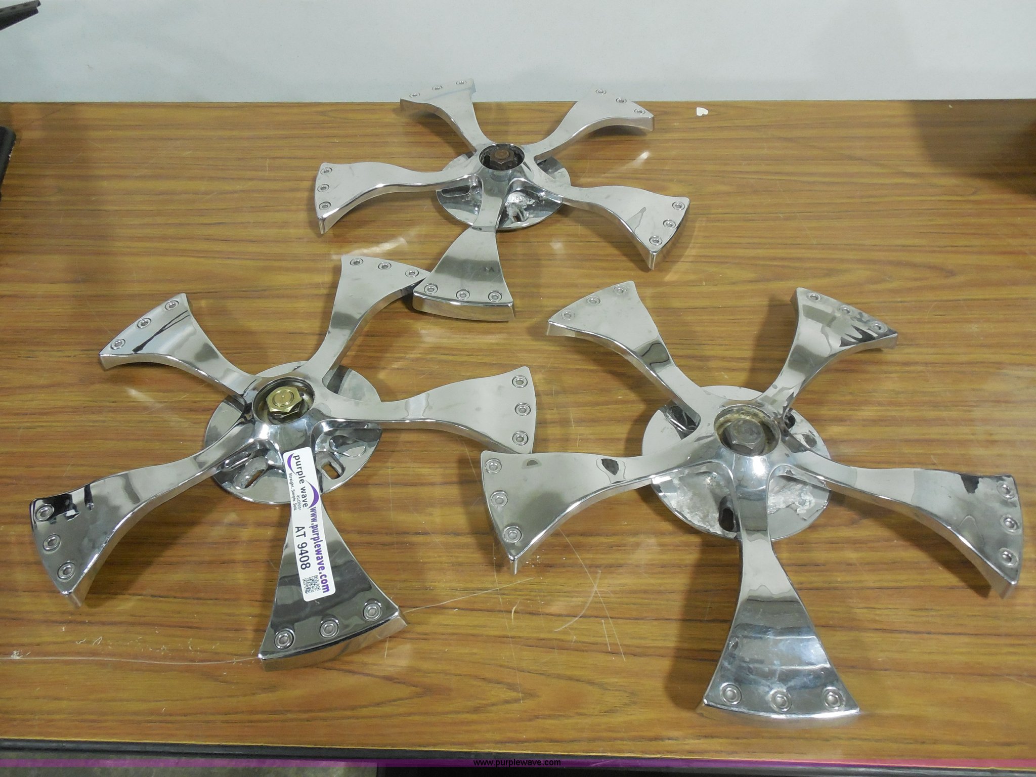 (3) chrome spinning hubcaps in Manhattan, KS Item AT9408 sold