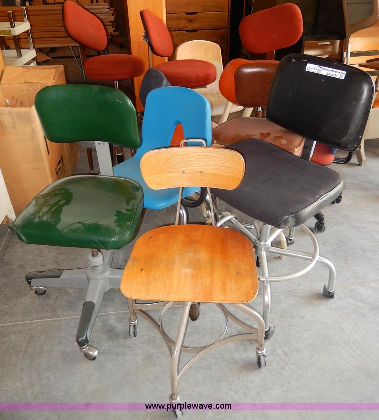 image for item AA9724 (12) assorted office chairs