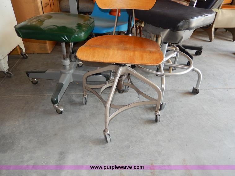 image for item AA9724 (12) assorted office chairs