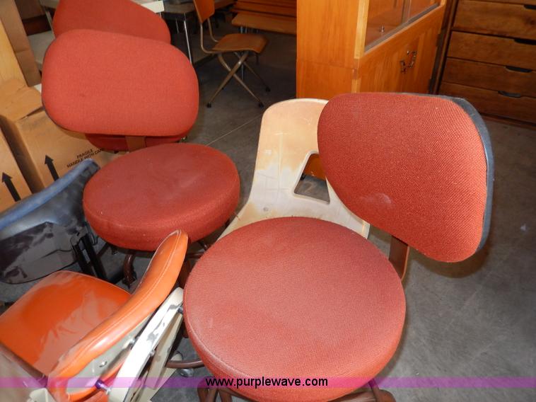 image for item AA9724 (12) assorted office chairs