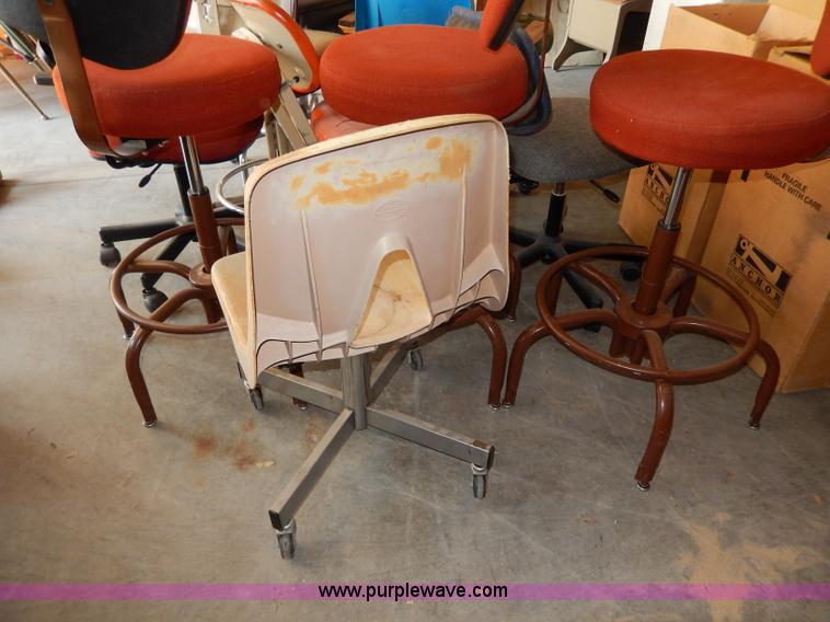 image for item AA9724 (12) assorted office chairs