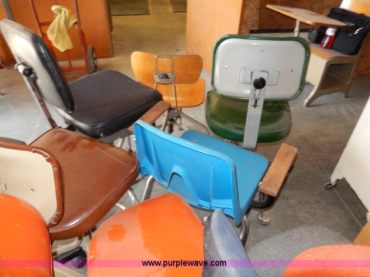 image for item AA9724 (12) assorted office chairs