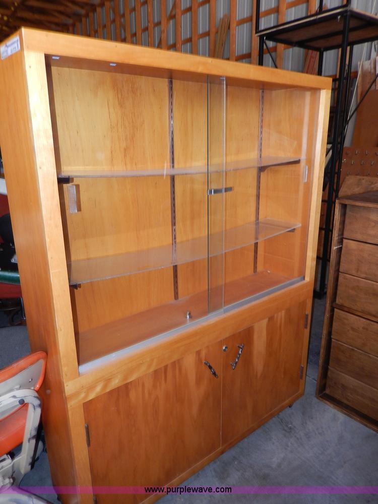 image for item AA9725 Display cabinet