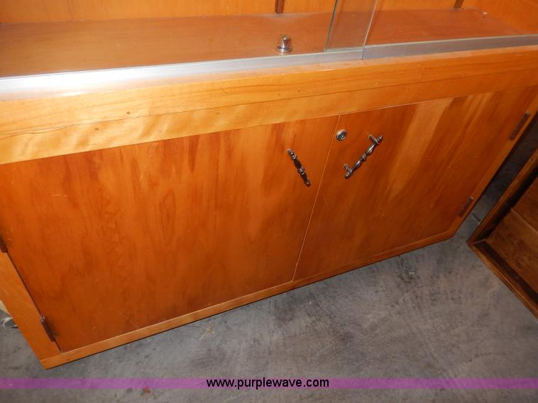 image for item AA9725 Display cabinet