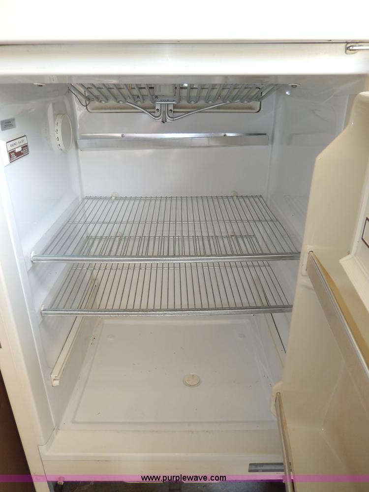 image for item AA9730 GE refrigerator