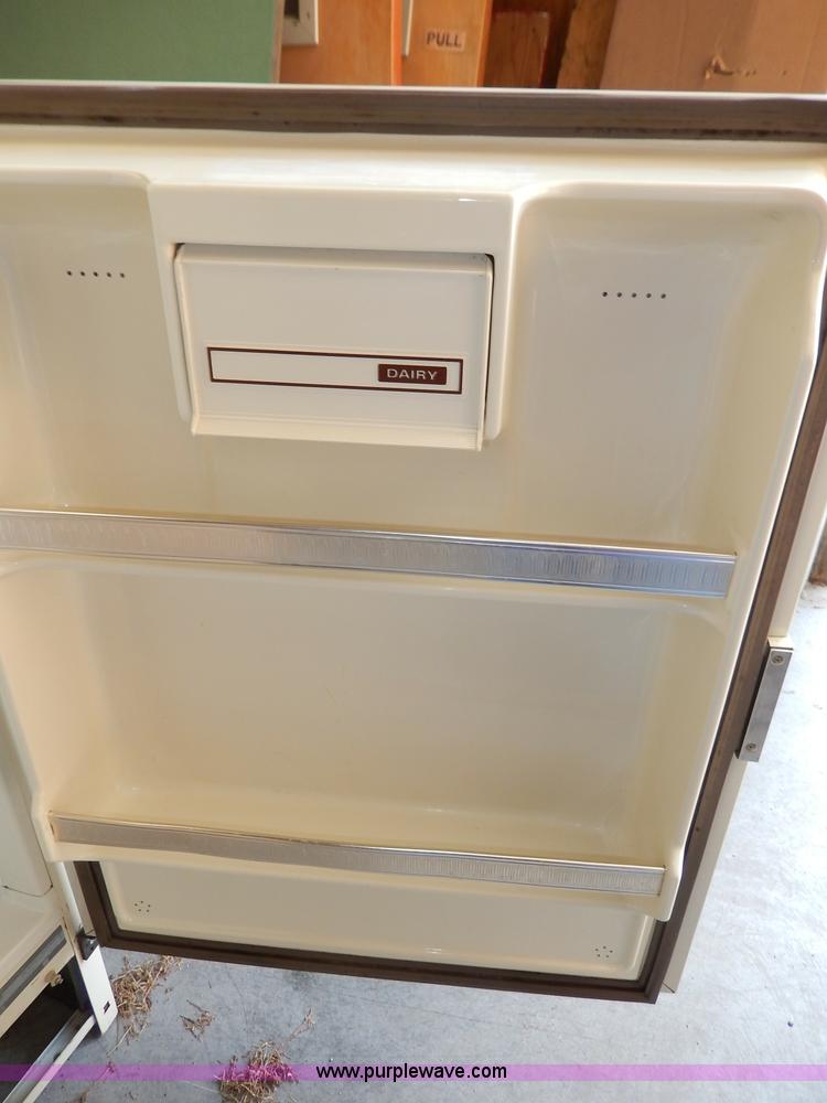 image for item AA9730 GE refrigerator