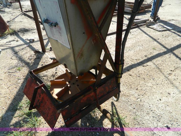 image for item AD9522 Larson 1014 stainless steel spreader