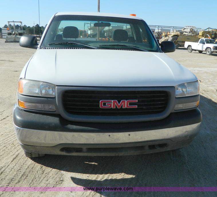 image for item AD9528 2000 GMC Sierra 1500 pickup truck