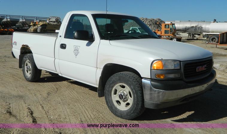 image for item AD9528 2000 GMC Sierra 1500 pickup truck