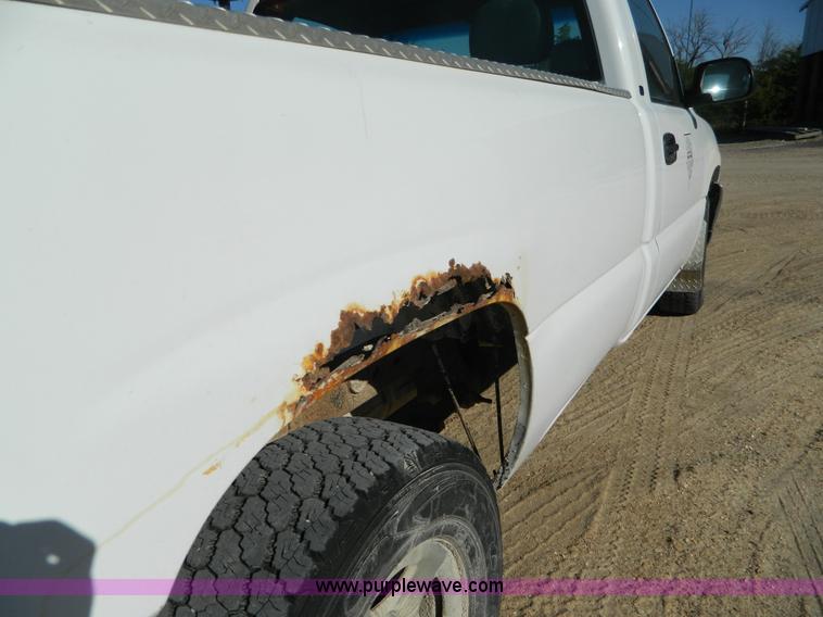 image for item AD9528 2000 GMC Sierra 1500 pickup truck