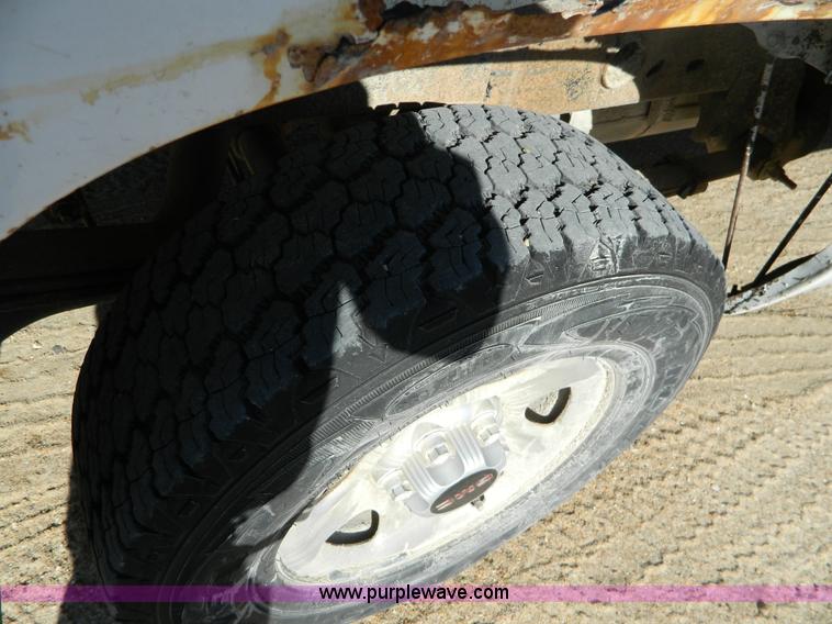 image for item AD9528 2000 GMC Sierra 1500 pickup truck