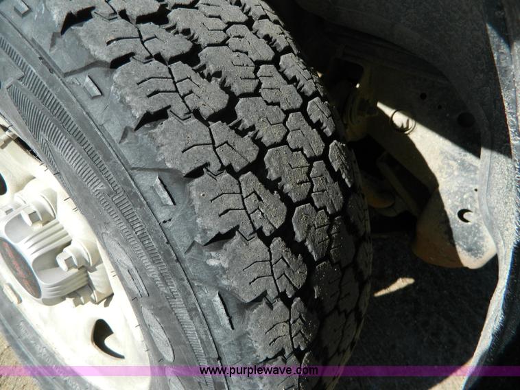 image for item AD9528 2000 GMC Sierra 1500 pickup truck