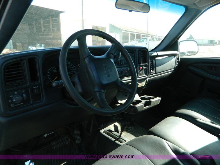 image for item AD9528 2000 GMC Sierra 1500 pickup truck