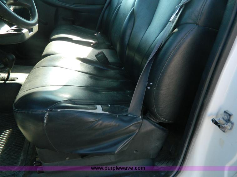 image for item AD9528 2000 GMC Sierra 1500 pickup truck