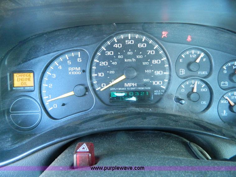 image for item AD9528 2000 GMC Sierra 1500 pickup truck