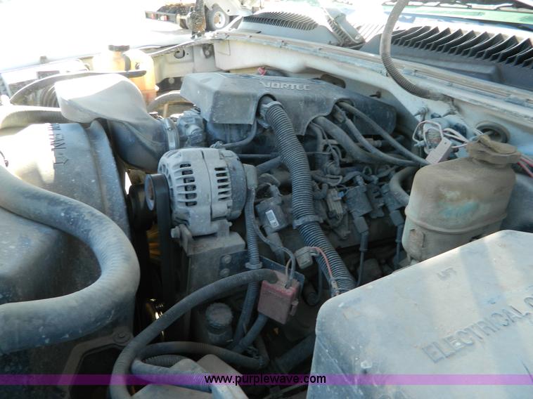 image for item AD9528 2000 GMC Sierra 1500 pickup truck