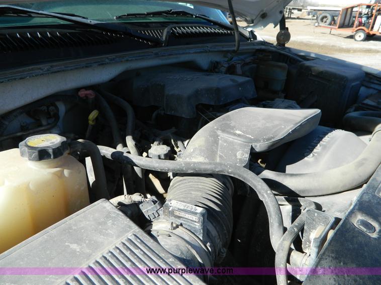 image for item AD9528 2000 GMC Sierra 1500 pickup truck