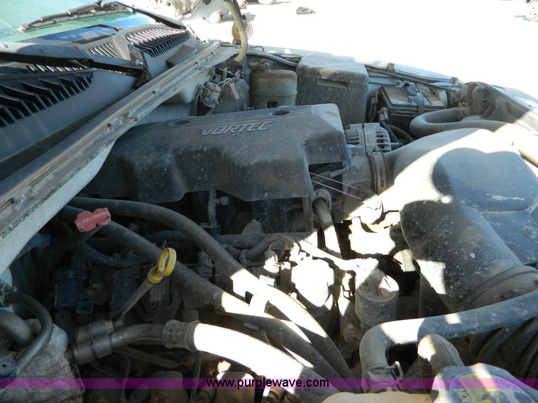 image for item AD9528 2000 GMC Sierra 1500 pickup truck