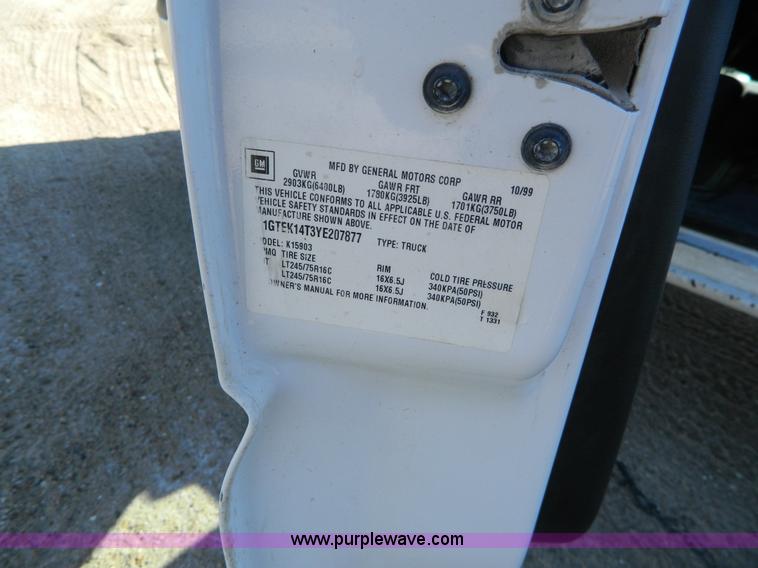 image for item AD9528 2000 GMC Sierra 1500 pickup truck