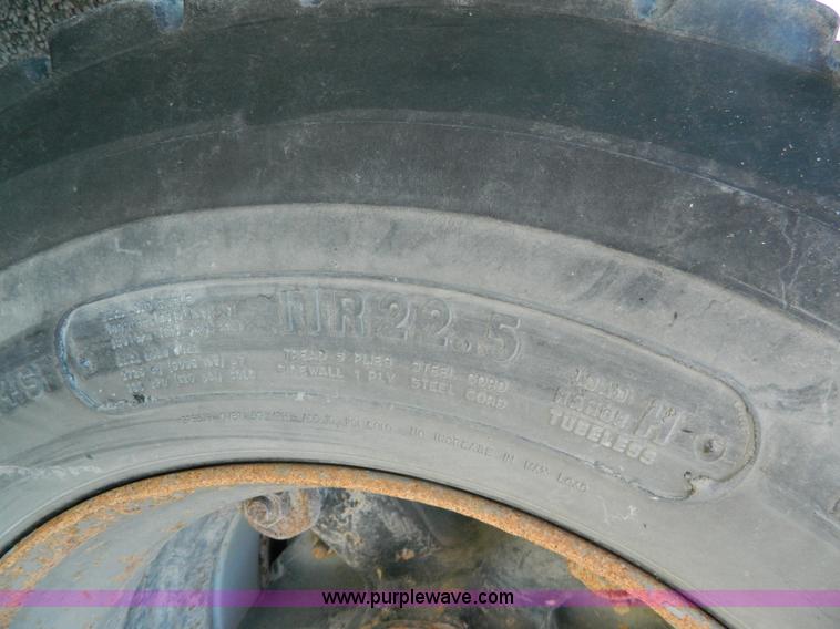 image for item AD9531 1989 Mack RD690S truck cab and chassis