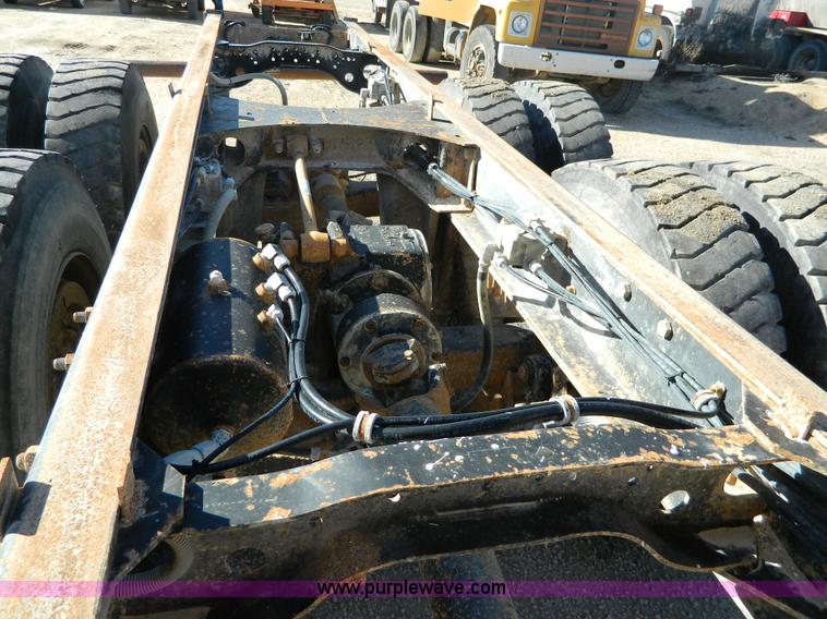 image for item AD9531 1989 Mack RD690S truck cab and chassis