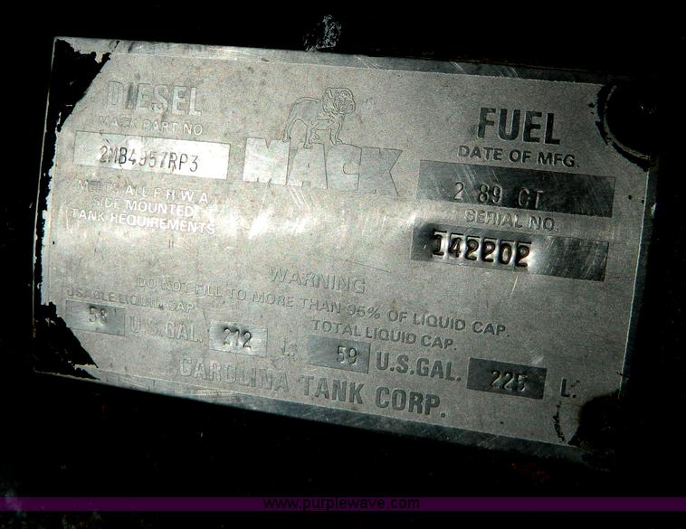 image for item AD9531 1989 Mack RD690S truck cab and chassis