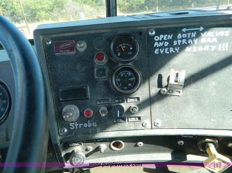 image for item AD9531 1989 Mack RD690S truck cab and chassis