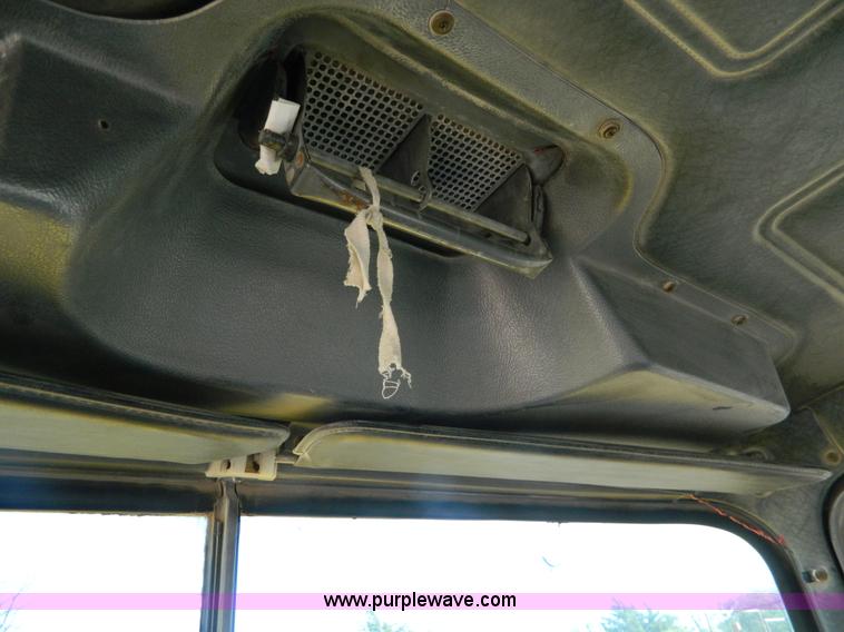 image for item AD9531 1989 Mack RD690S truck cab and chassis