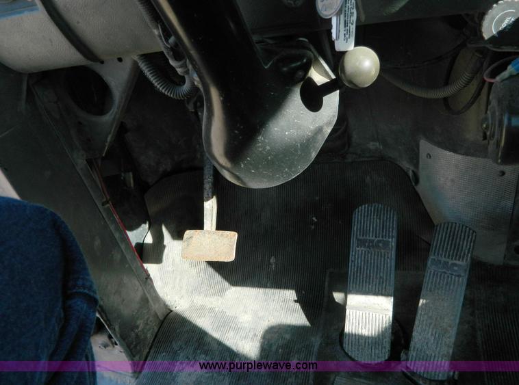 image for item AD9531 1989 Mack RD690S truck cab and chassis