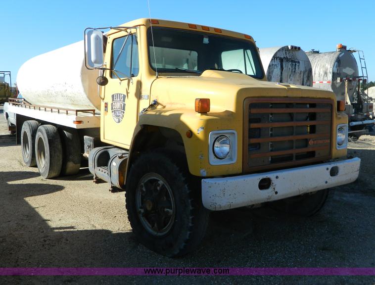 image for item AD9532 1986 International 1954 water truck