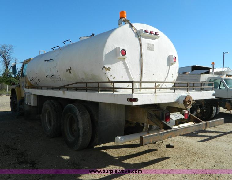 image for item AD9532 1986 International 1954 water truck