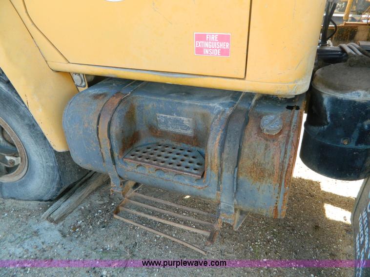 image for item AD9532 1986 International 1954 water truck