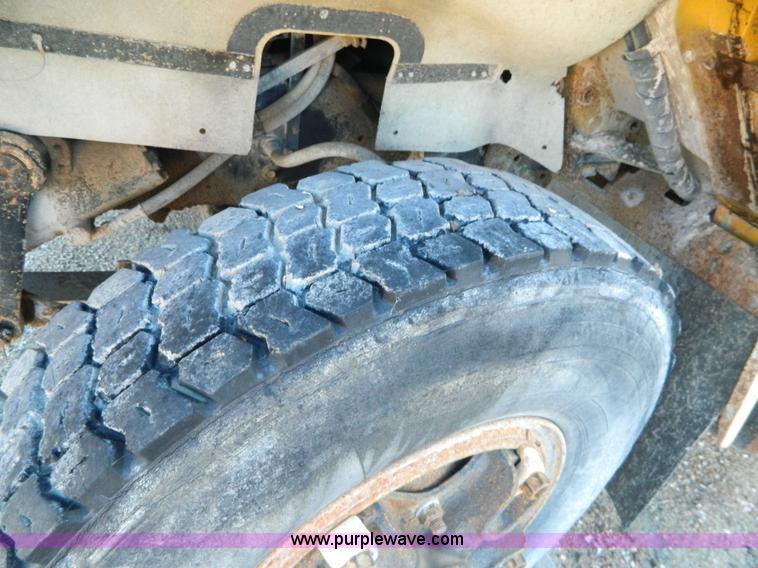 image for item AD9532 1986 International 1954 water truck