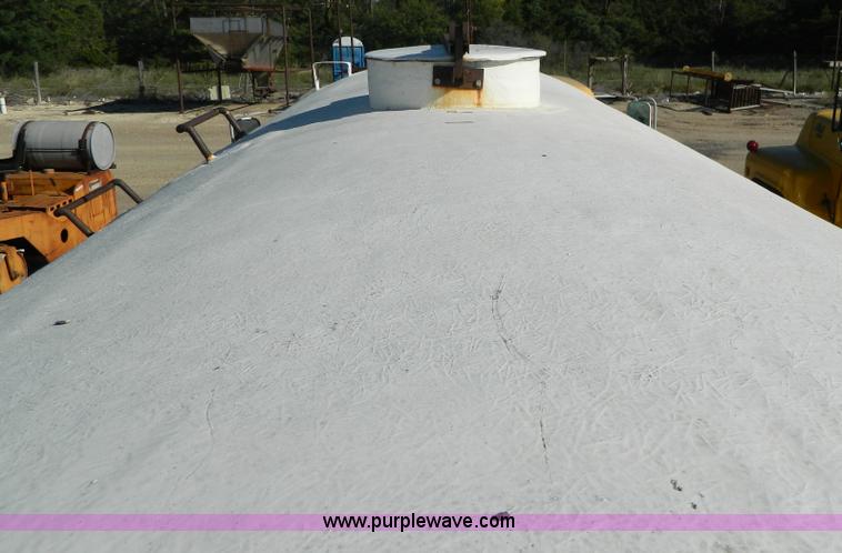 image for item AD9532 1986 International 1954 water truck