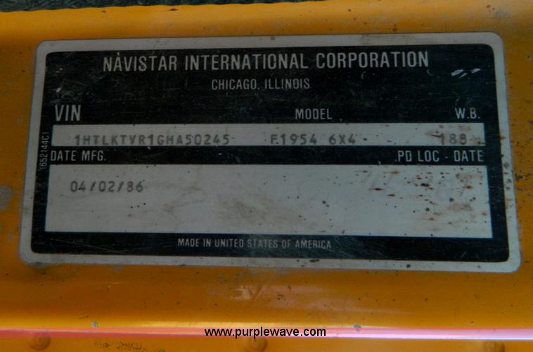 image for item AD9532 1986 International 1954 water truck