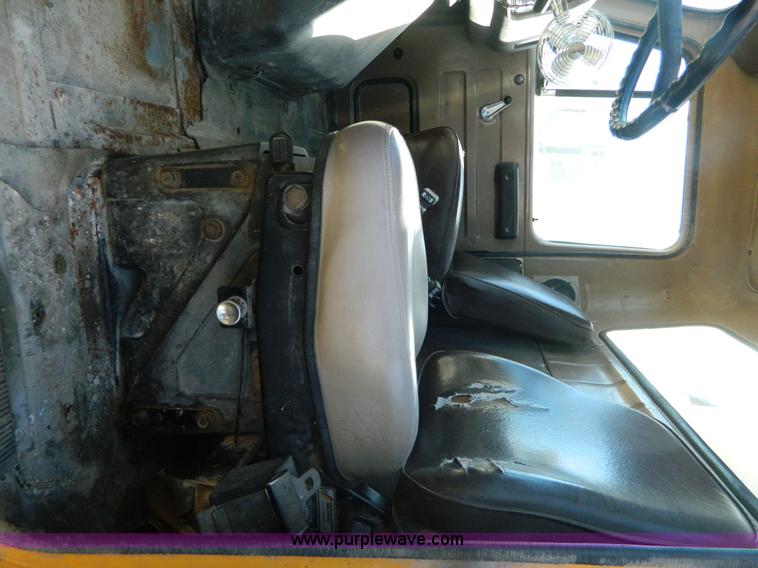 image for item AD9532 1986 International 1954 water truck